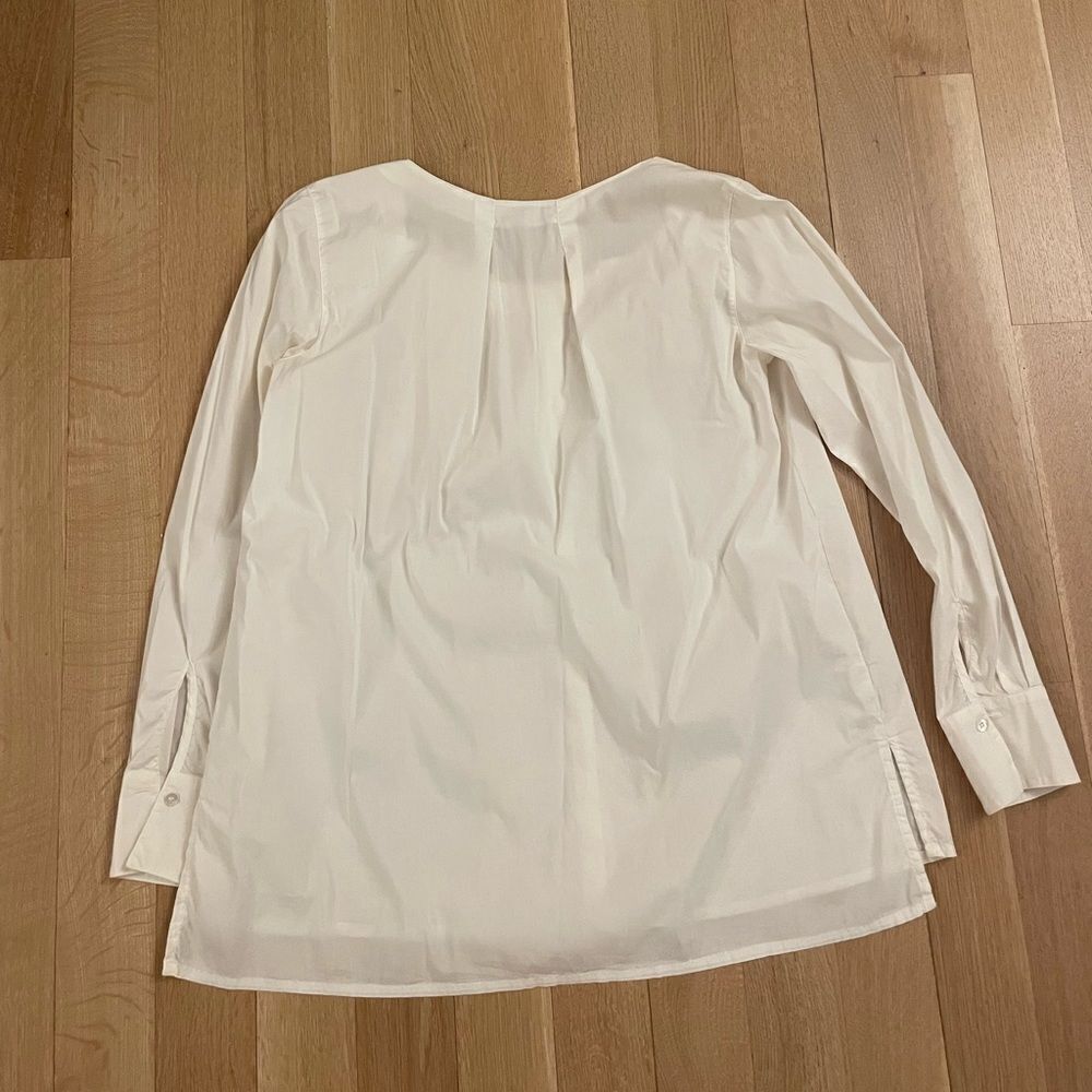 Beautiful white buttoned blouse - Picture 6 of 7
